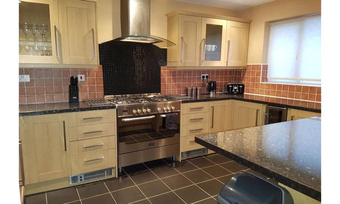 Leicester House | Relax at Moorland House with Open Space & Family Amenities
