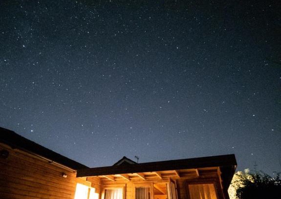 Bromham Ski Chalet | Moors Wood Tranquil Retreat with Ocean View & Hot Tub