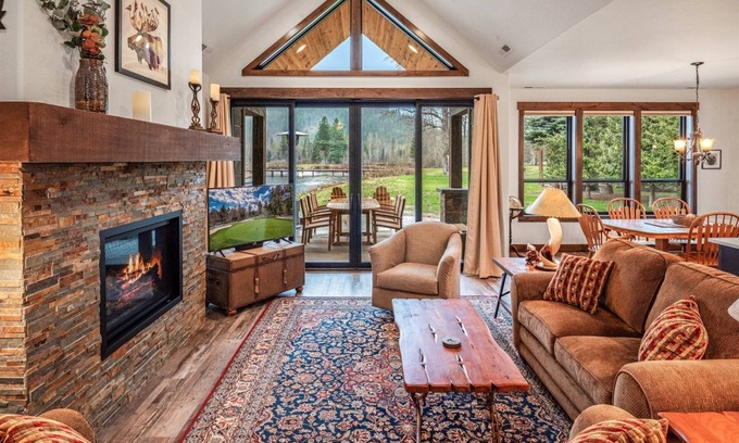 Sandpoint House | Moose Haven: Family-Friendly Retreat with Breakfast Included