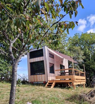 Saint-Jacques-d'Ambur Ski Chalet | Cozy MOOSE HOME Les Chaumes: Pet & Child Friendly Retreat