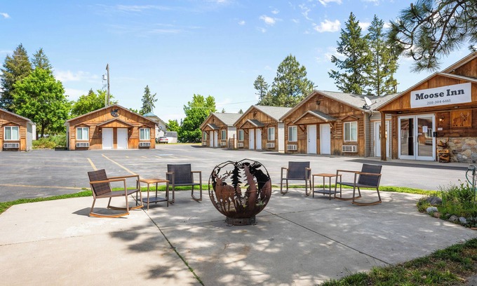 Spirit Lake Hotel | Moose Inn: Exceptional Stay with Spa and Breakfast Included