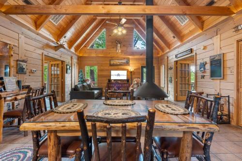 Branson Cedars House | Relaxing Moose Lodge with Hot Tub & Family-Friendly Amenities