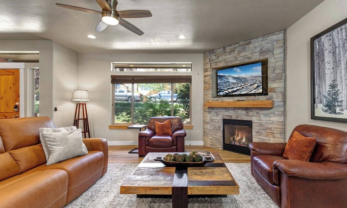 Bear Hollow Village House | Bear Hollow 5610: Private Hot Tub & Balcony Escape
