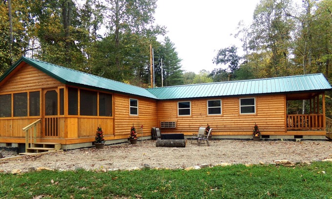 Nelsonville Cabin | Cozy Moose Tracks Cabin with Hot Tub & Family Amenities