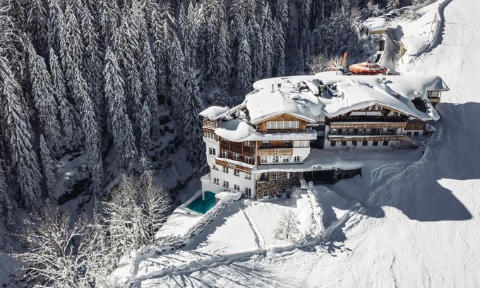 Sankt Anton am Arlberg Hotel | Experience Mooser Hotel: 4-Star Retreat with Spa & Pool