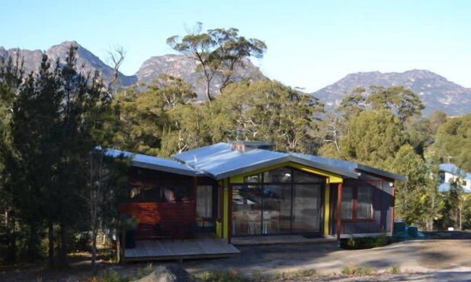 Coles Bay House | MOPOKES, 41 Bradley Drive
