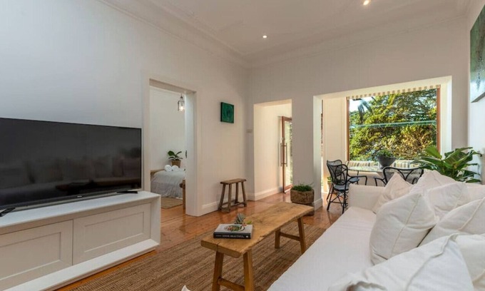 Bronte Apartment | Unforgettable Stay at Mopsys by Bronte Beach with Ocean Views