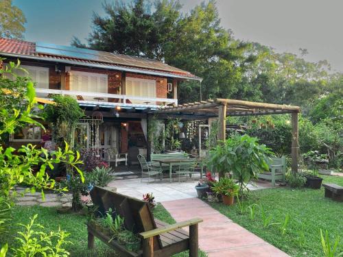 Torres House | Pet-Friendly Retreat at Morada das Bromélias, Rated 9/10