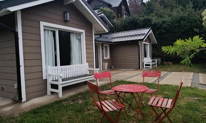 San Carlos de Bariloche House | Experience No Me Olvides: 4-Star Pet-Friendly Stay