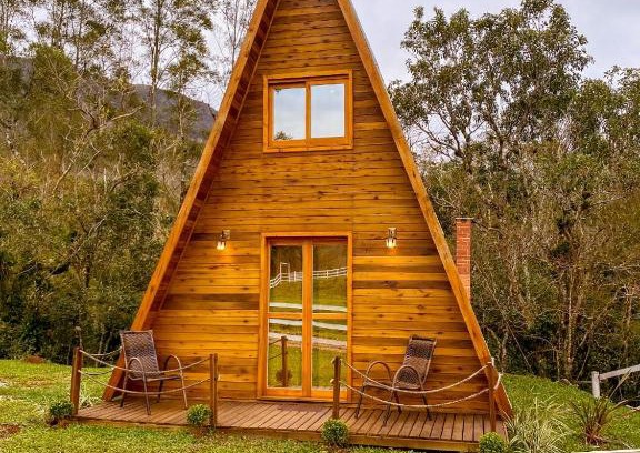 Praia Grande Ski Chalet | Morada do Corujão - Tranquil Retreat for Families and Pets