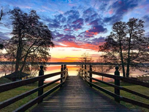Mellensee Hotel | Inviting Morada Hotel Am Mellensee: Pet-Friendly Retreat