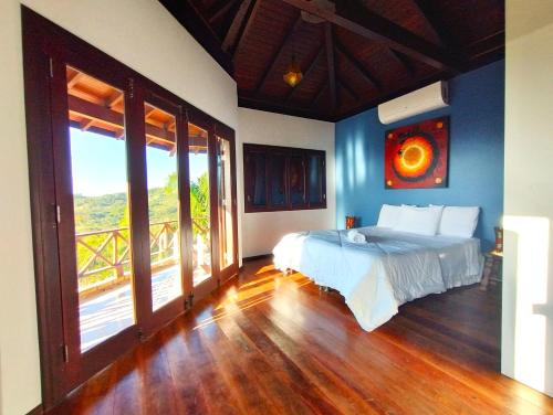 Praia do Rosa House | Pet-Friendly Morada Las Palmas: Guest Rated 9.9/10