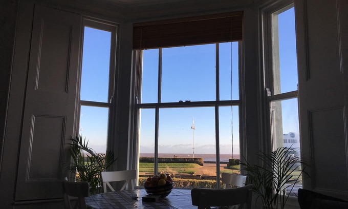 Lowestoft Apartment | Beachfront Moray Beachview Apartment on Suffolk Coast