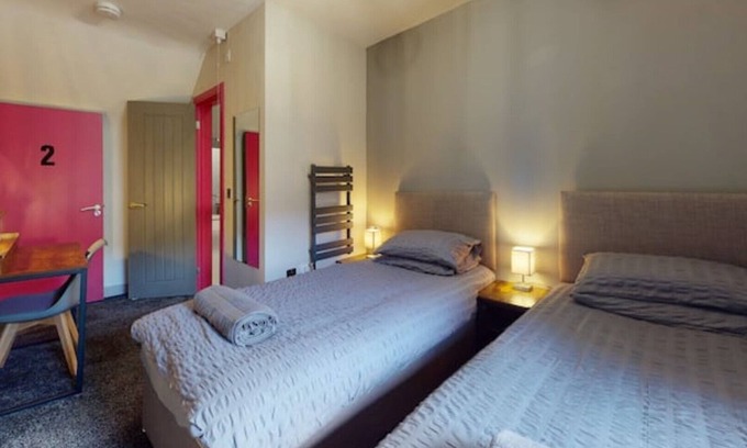 Pontypridd House | Modern 2-Bed House: Ideal for Family Retreats