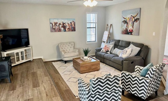 Canyon Creek House | More Cowbell - Private Retreat Minutes from Campus