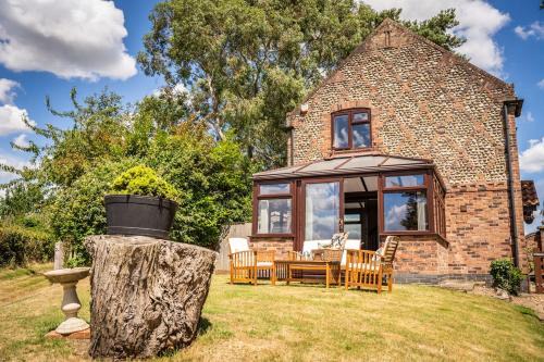 Horning House | Cozy Morea Cottage: 2 Bed, Pet-Friendly Getaway