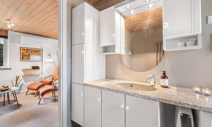 Vemb House | Relax at "Moreen": Oceanfront Retreat near the Inlet