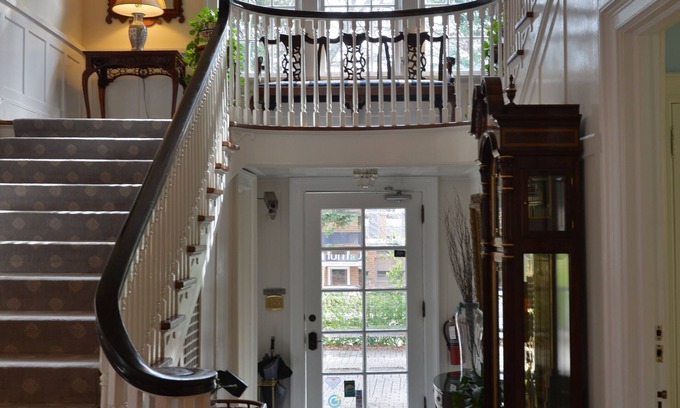 Dilworth Bed & Breakfast | Experience Comfort at Morehead Inn with Breakfast & Family Perks