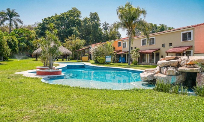 Yautepec House | Morelos Relax: Poolside Retreat with Playground & Spa
