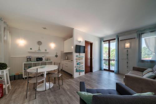 Lugana Apartment | Moretto 10: Poolside Retreat with Free WiFi Access