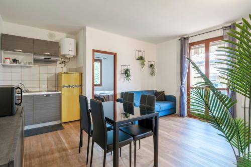 Lugana Apartment | Discover Moretto 11: Pool, WiFi & Perfect Guest Rating