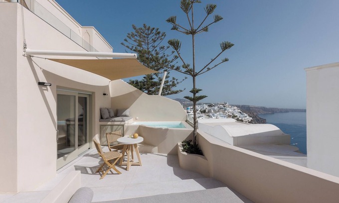 Firostefani Apartment | Relaxing Morfes 1 Bedroom Apartment with Hot Tub & Sea View