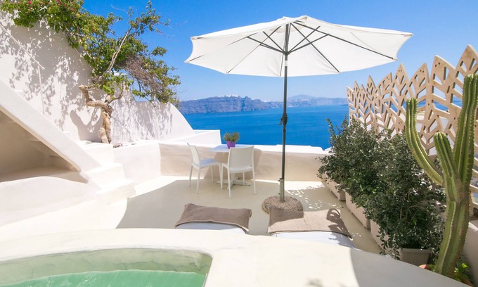 Oia Villa | Experience Morfi Cave House with Ocean Views & Hot Tub