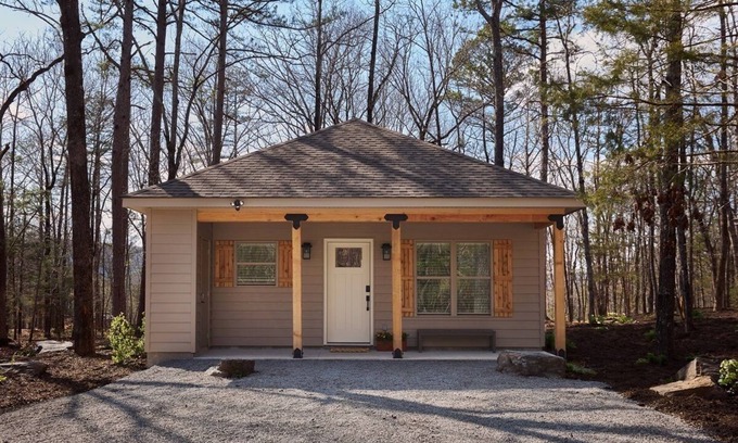 Heber Springs Cabin | Double King Cabin 7 at Morgan's - Poolside Family Retreat