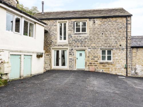 Honley House | Discover Morgan's Barn: Pet-Friendly 4-Star Getaway Awaits