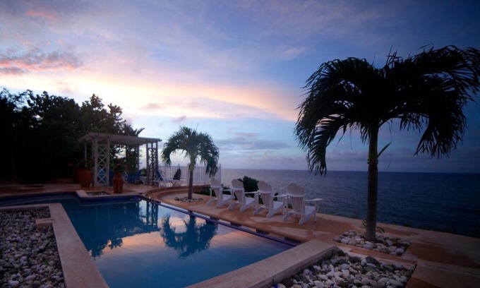 Tower Isle Villa | Elegant Morgans Cliff Villa with Ocean View & Private Beach