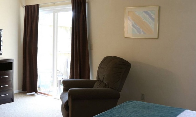 Cheat Lake House | Cozy 2BR Townhouse in Morgantown for Your Weekend Escape