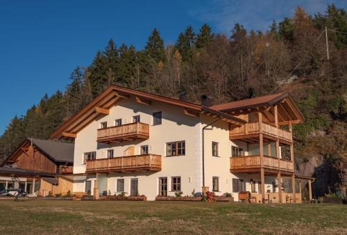 Albions Apartment | Unforgettable Family Stay at Morgengruß Himmelreich Moarlhof