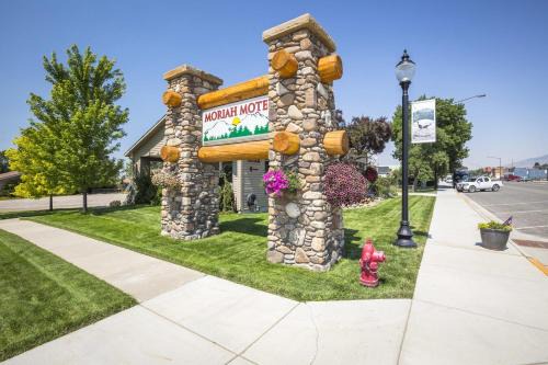 Sheridan Hotel | Discover Moriah Motel: Family-Friendly with Great Amenities