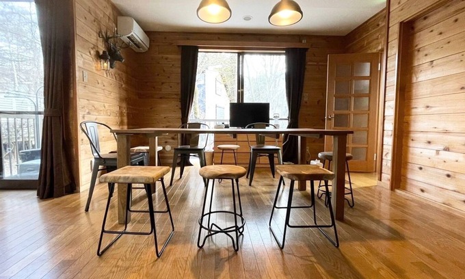 Yamanakako Cottage | Discover Morikashinka Lake Yamanaka: Pet-Friendly Retreat