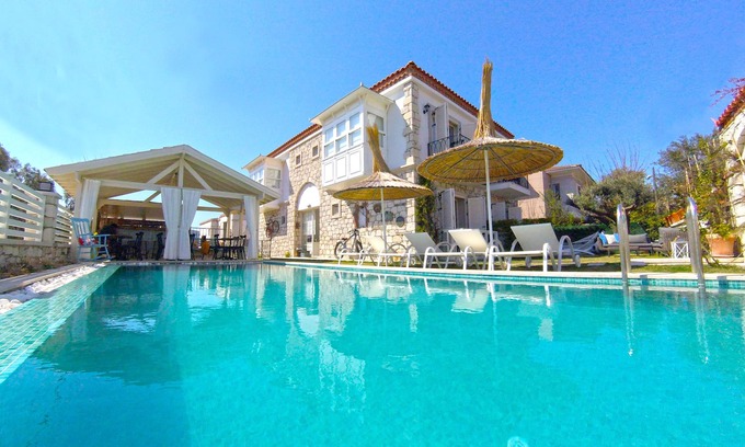 Tokoglu Hotel | Experience Morisi Konak: 10/10 Stay with Pool & Dining