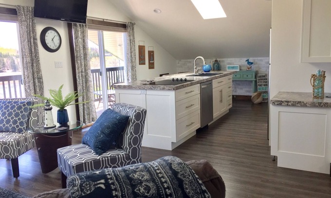 Cardigan House | Discover Morley’s Marina Loft: Oceanfront Paradise Awaits