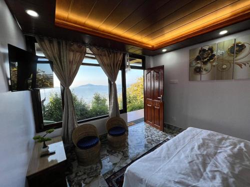Gangtok House | Cozy Morning Mist Homestay with Hot Tub & Breakfast