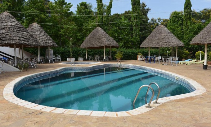 Morogoro Hotel | Morogoro Hotel: Oceanfront Retreat with Pool & Family Amenities