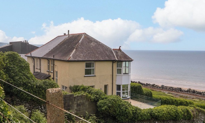 Barmouth House | Family-Friendly MOROLWG with Ocean View in Barmouth