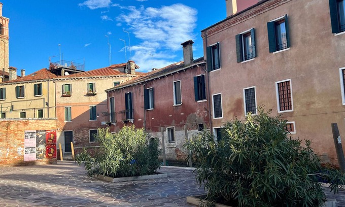 Castello Apartment | Morosina Canal View: Scenic Stay Near St. Mark's Square