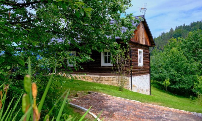 Wytrzyszczka House | Morowo chałupa: Pet-Friendly Retreat with Private Beach