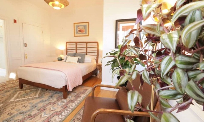 Parkside House | Experience Morrill Mansion Inn: Self Check-In & Family Amenities