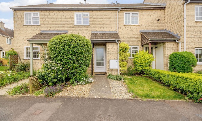 Broadway Cottage | Discover Morris Road: Garden Cottage in Broadway, Rated 10/10