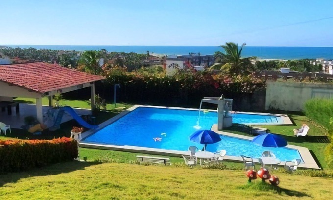 Beberibe House | Discover Morro Branco Mansion: Ocean Views & Pet-Friendly Stay