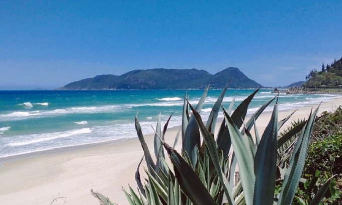 Morro das Pedras Hotel | Relax at Morro das Pedras Clube Hotel with Pool & Ocean View