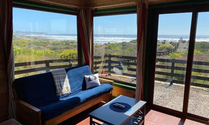 Pichilemu Cabin | Morros del Pacífico: Oceanfront Retreat for Families & Pets