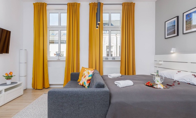 Darlowko Apartment | Stay at Morska 5/7: Family-Friendly with Breakfast Included