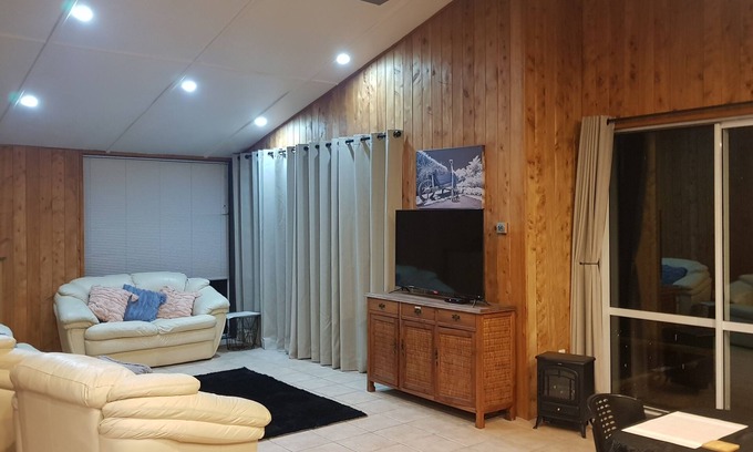 Kimbolton Other | Tranquil Morunga Farm House - Family-Friendly Country Retreat