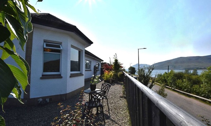 Fort William House | Morvich House: Ideal Lake View Retreat for 10 Guests