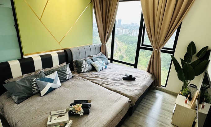 Central District Apartment | Relaxing Mosaic Retreat: Ideal for Groups of 6-11